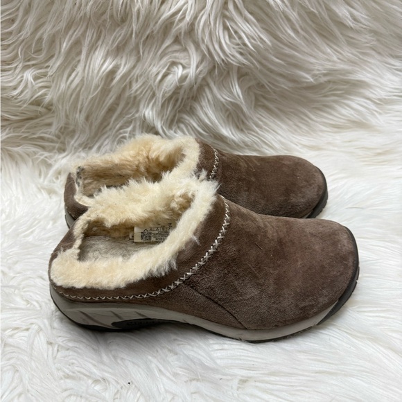 Merrel Brown Suede Fur-Lined Clogs size 6 - Picture 4 of 7